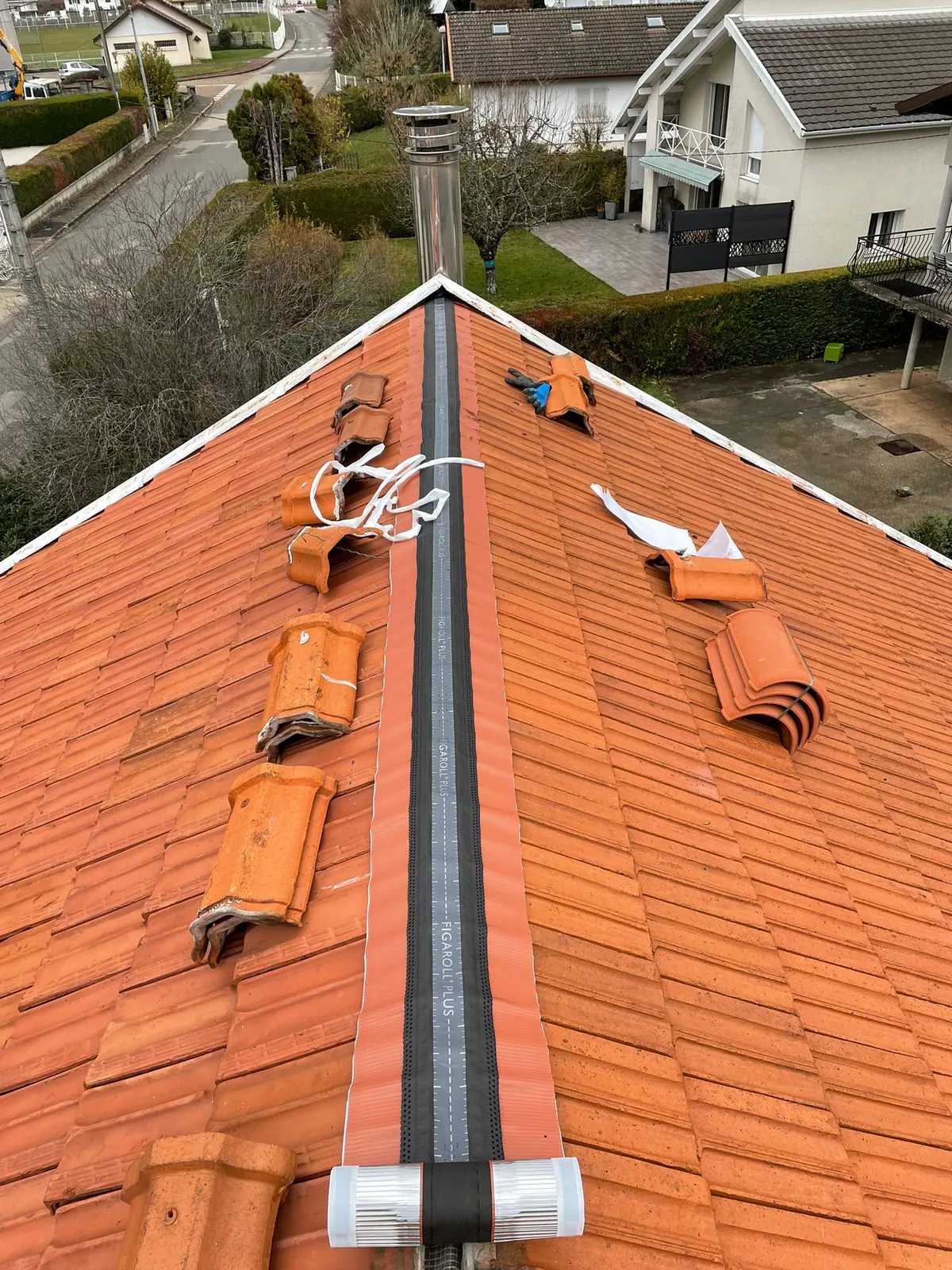 Détail d’une couverture en tuiles.